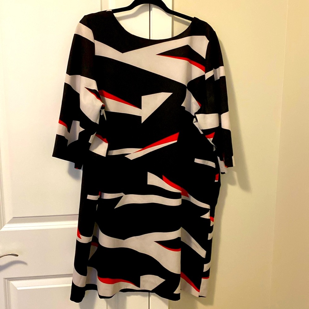 Chic Black and Red Patterned Dress